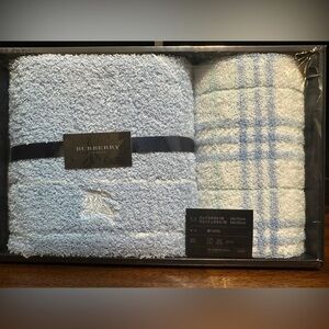 Authentic Burberry Towel gift set NIB